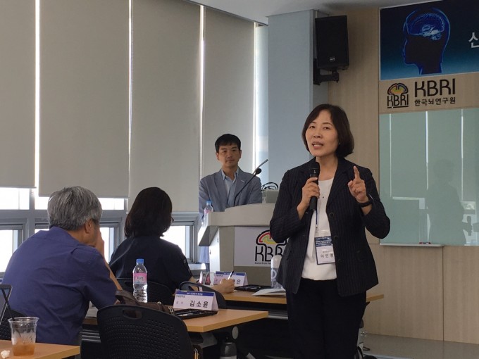 (데스킹 전) 내 뇌에 너의 기억을 입력하면, 나는 누구일까? - (주)동아사이언스 제공